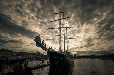 Le Kraken, grand voilier trois mats amarré au Vieux-Port de Marseille
