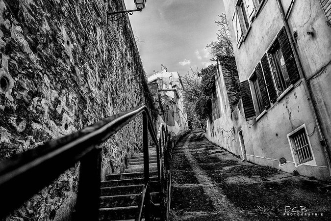 no-one-on-the-stairs
